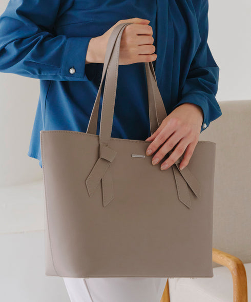 【安田美沙子さん着用 / アウトレット】リボンデザイン通勤バッグ