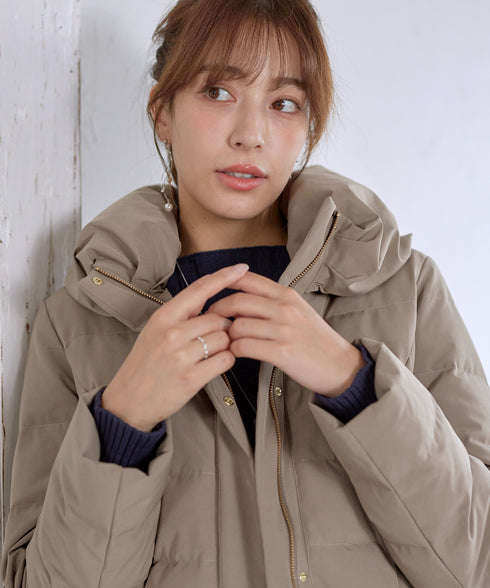 ミドル丈ダウンコート