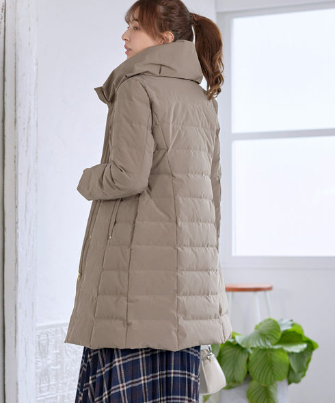 ミドル丈ダウンコート