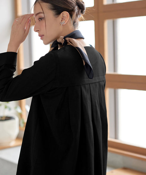 ノーカラー後ろタックフレアコート