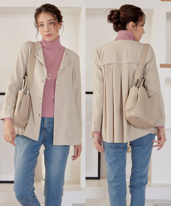 ノーカラー後ろタックフレアコート