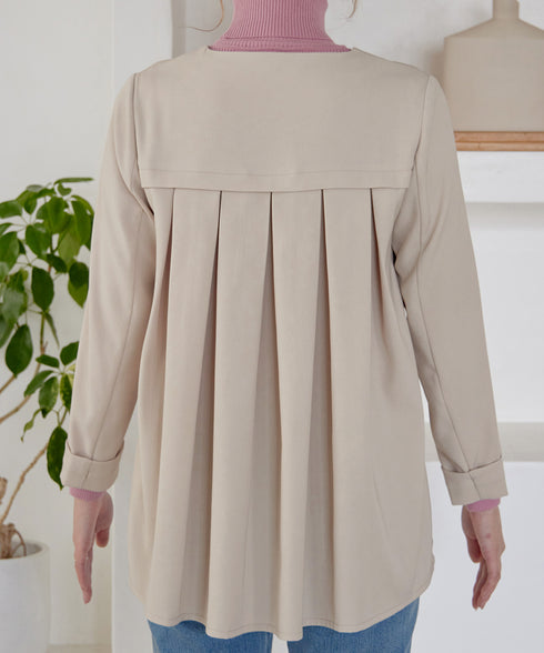 ノーカラー後ろタックフレアコート