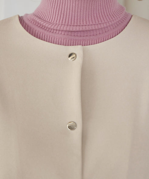 ノーカラー後ろタックフレアコート