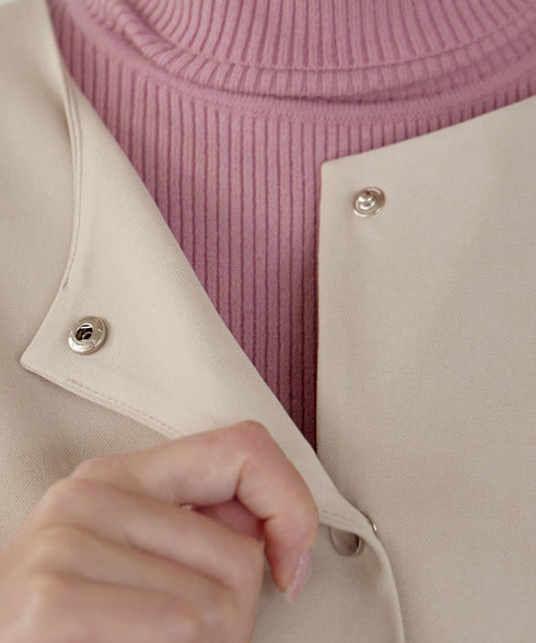 ノーカラー後ろタックフレアコート