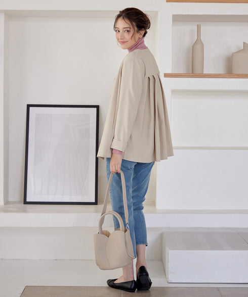 ノーカラー後ろタックフレアコート