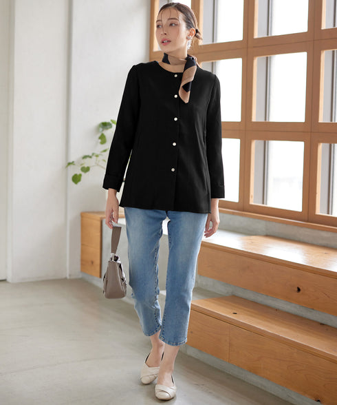 ノーカラー後ろタックフレアコート