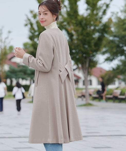 ノーカラーバックリボンウールロングコート