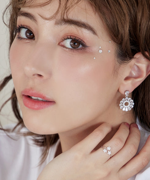 【金属アレルギー対応】クリスタルフラワーピアス