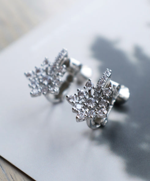 【安田美沙子さん着用 / 金属アレルギー対応】スノーフレークピアス/イヤリング