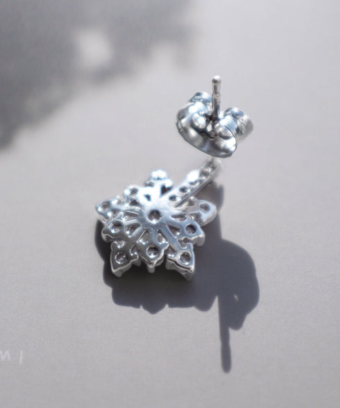 【安田美沙子さん着用 / 金属アレルギー対応】スノーフレークピアス/イヤリング