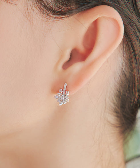 【安田美沙子さん着用 / 金属アレルギー対応】スノーフレークピアス/イヤリング