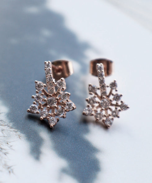 【安田美沙子さん着用 / 金属アレルギー対応】スノーフレークピアス/イヤリング