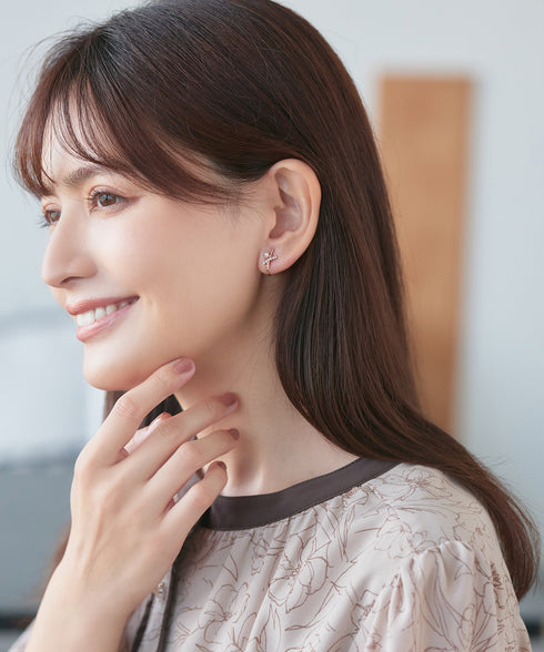 【安田美沙子さん着用 / 金属アレルギー対応】パール付きクロスピアス/イヤリング