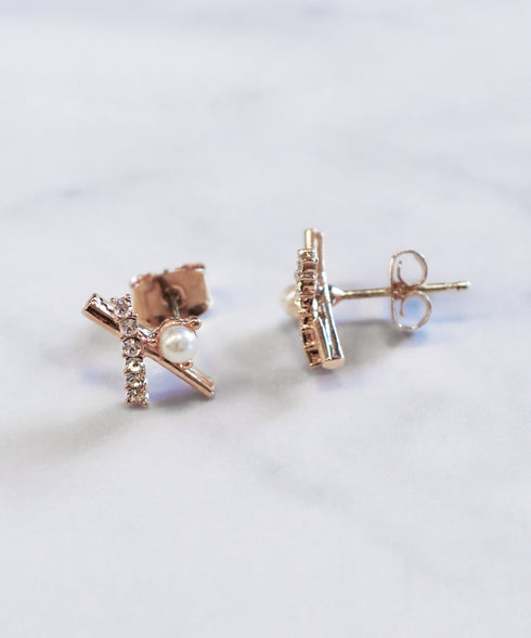 【安田美沙子さん着用 / 金属アレルギー対応】パール付きクロスピアス/イヤリング