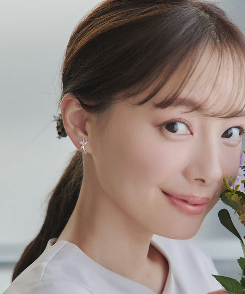 【安田美沙子さん着用 / 金属アレルギー対応】パール付きクロスピアス/イヤリング