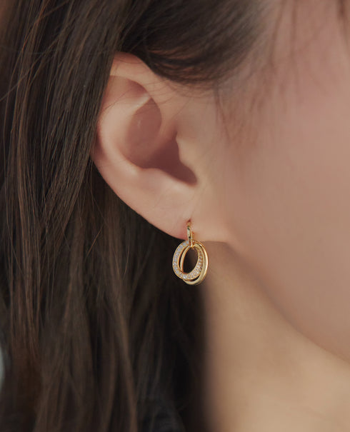 【安田美沙子さん着用 / 金属アレルギー対応】 キュービックレイヤードフープピアス