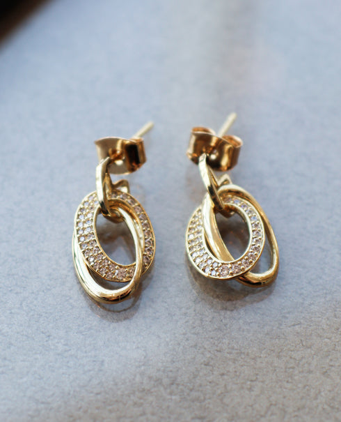 【安田美沙子さん着用 / 金属アレルギー対応】 キュービックレイヤードフープピアス