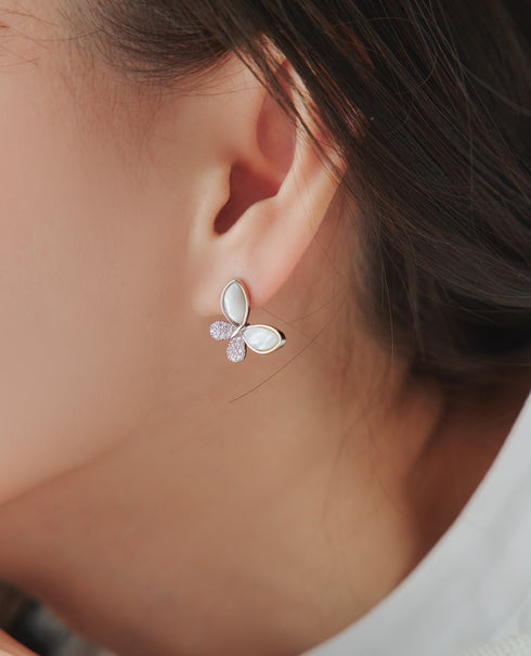 【金属アレルギー対応】バタフライモチーフピアス