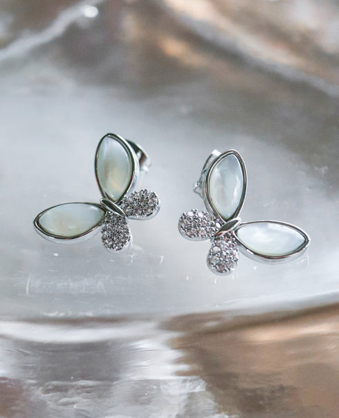 【金属アレルギー対応】バタフライモチーフピアス