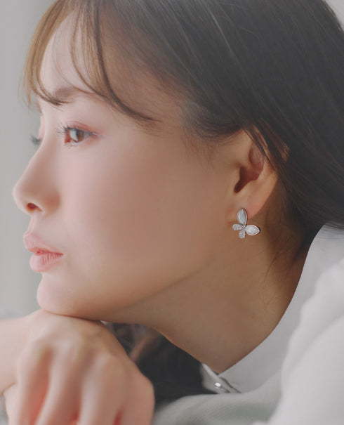 【金属アレルギー対応】バタフライモチーフピアス