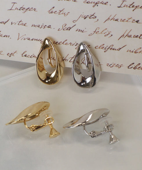 【安田美沙子さん着用 / 金属アレルギー対応】ツイストドロップイヤリング