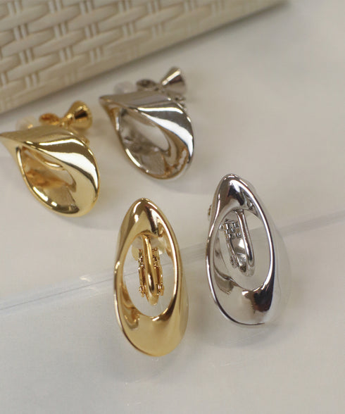 【安田美沙子さん着用 / 金属アレルギー対応】ツイストドロップイヤリング