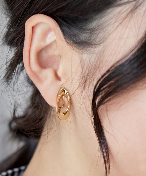 【安田美沙子さん着用 / 金属アレルギー対応】ツイストドロップイヤリング