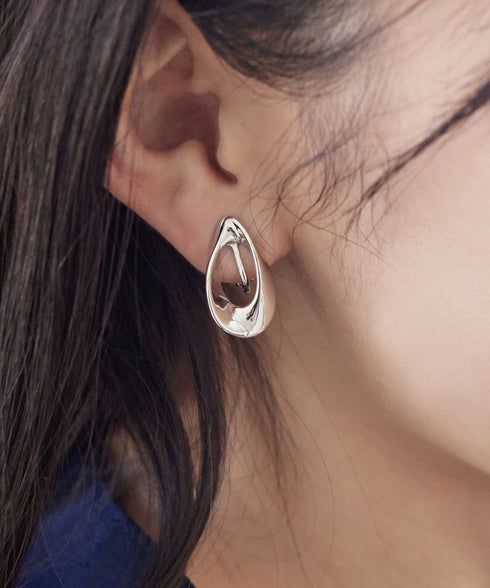 【安田美沙子さん着用 / 金属アレルギー対応】ツイストドロップイヤリング