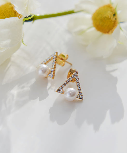 【金属アレルギー対応】トライアングルパールピアス