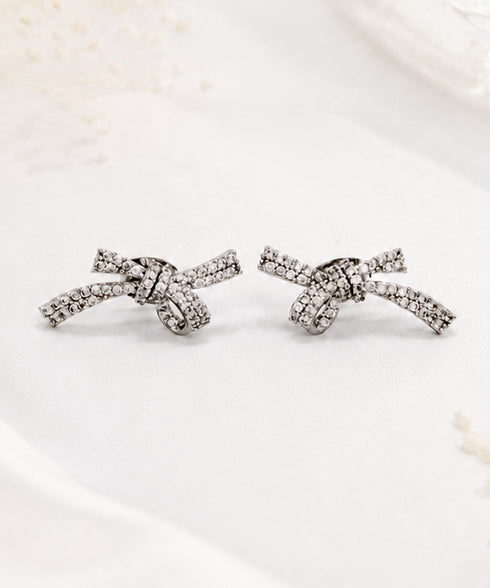 【金属アレルギー対応】クリスタルノットリボンピアス