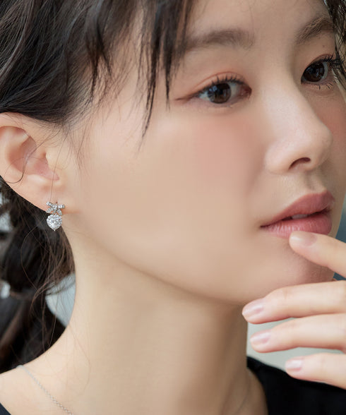 【2TYPE・金属アレルギー対応商品】リボン+リッチストーンピアス・イヤリング