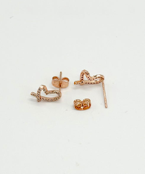 【金属アレルギー対応商品】ななめハートビジューピアス