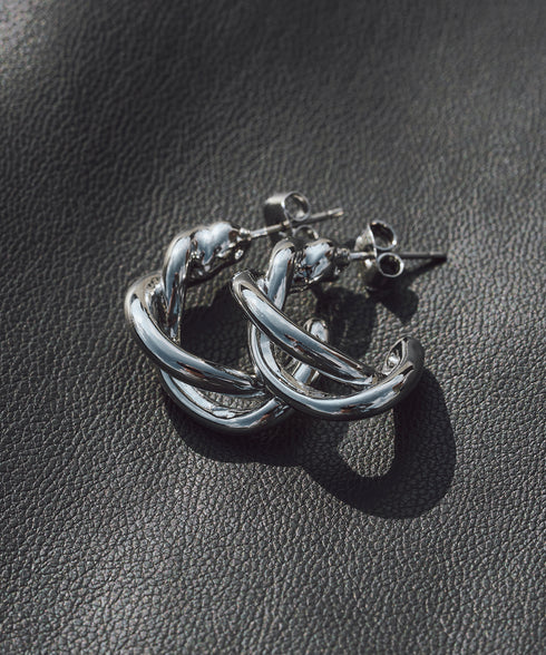 ツイストピアス