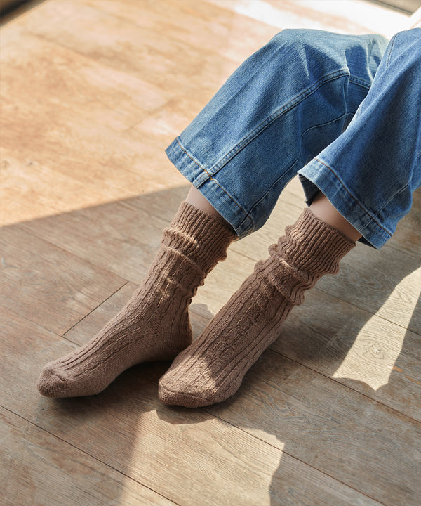 ケーブル柄編みソックス
