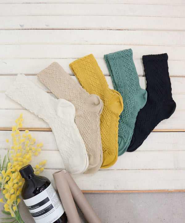 【安田美沙子さん着用】ケーブル柄編みソックス