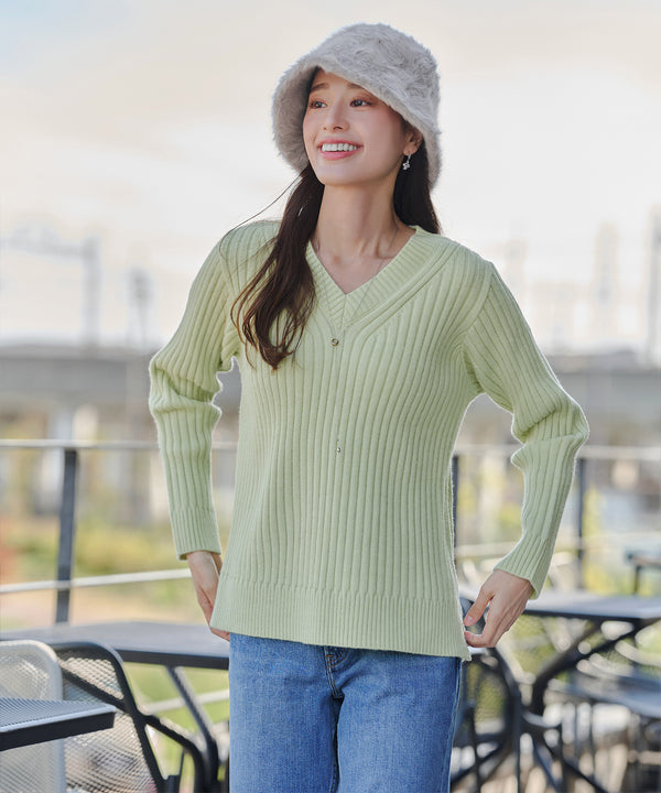 Vネックリブ編みニット