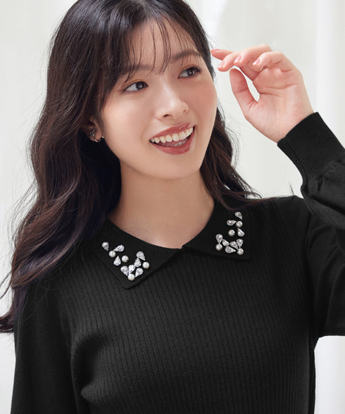 襟ビジュー付きニットプルオーバー