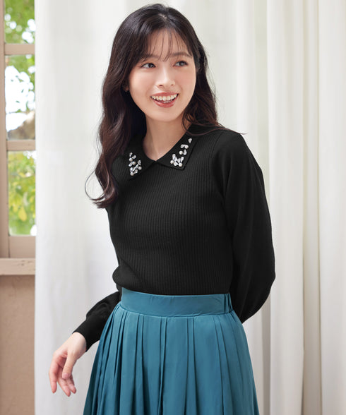 襟ビジュー付きニットプルオーバー