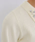 襟ビジュー付きニットプルオーバー