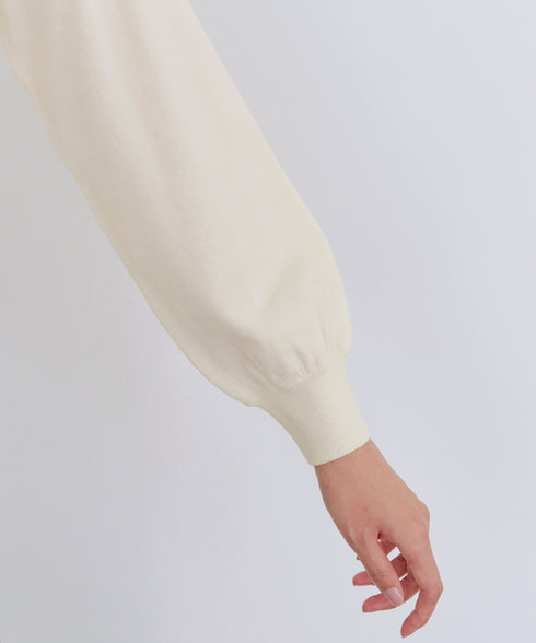 襟ビジュー付きニットプルオーバー