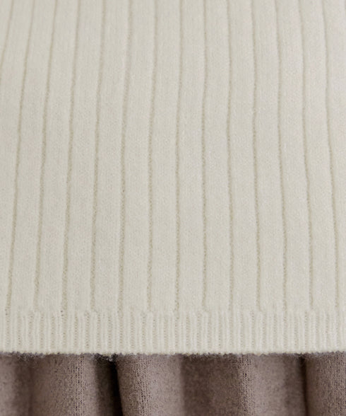 襟ビジュー付きニットプルオーバー