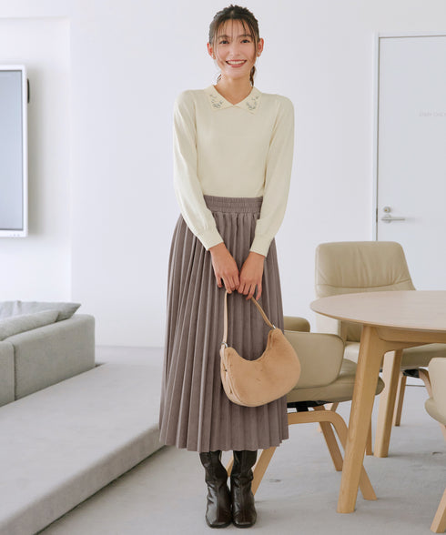 襟ビジュー付きニットプルオーバー