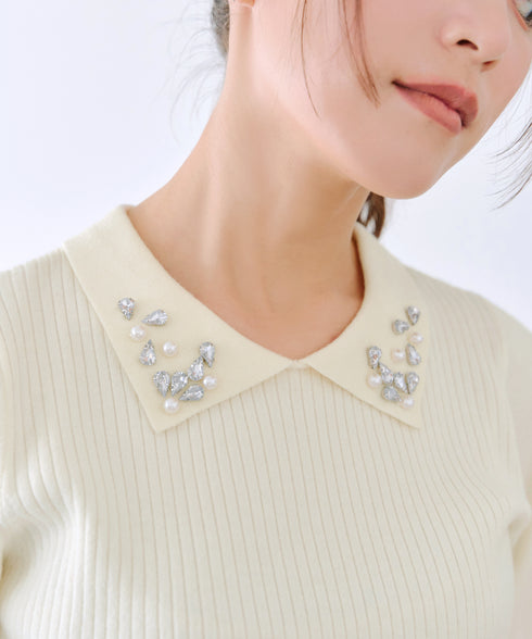 襟ビジュー付きニットプルオーバー