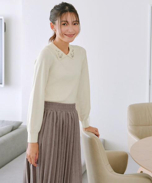 襟ビジュー付きニットプルオーバー