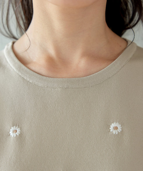 【クリアランスセール】フラワー刺繍ニットトップス