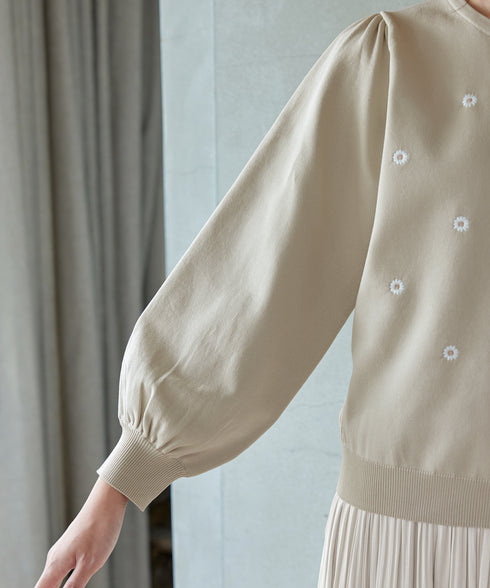 【クリアランスセール】フラワー刺繍ニットトップス