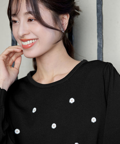 【クリアランスセール】フラワー刺繍ニットトップス