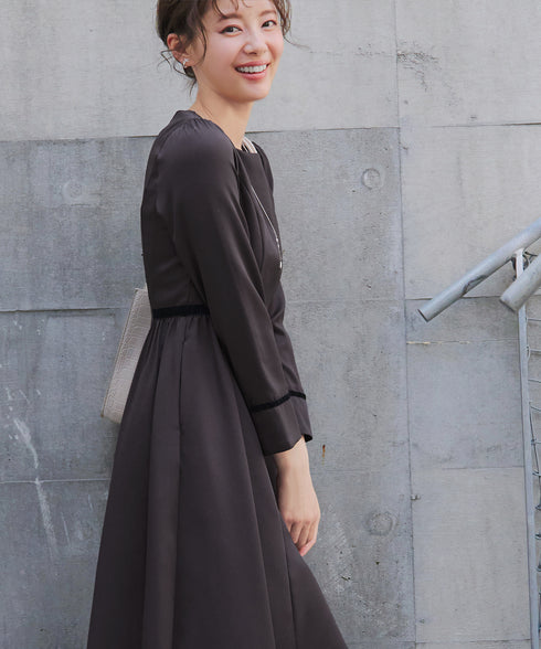 【安田美沙子さん着用】ベロアラインフレアワンピース