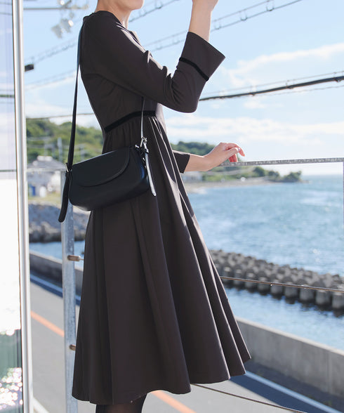 【安田美沙子さん着用】ベロアラインフレアワンピース