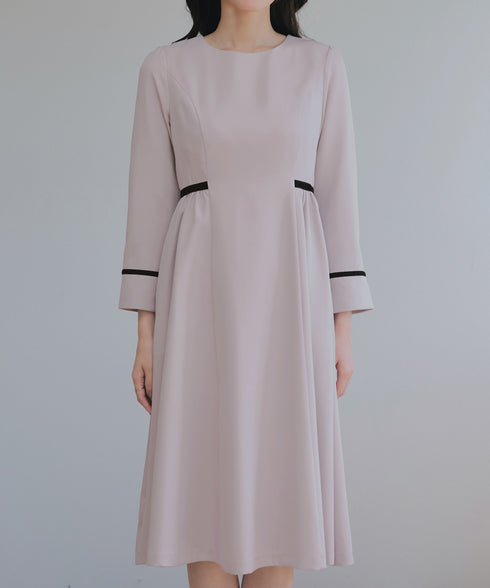 【安田美沙子さん着用】ベロアラインフレアワンピース